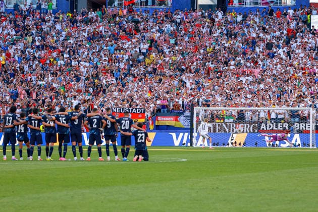 June 29, 2026, Foxborough, Massachusetts, USA: ORLANDO GILL of Paraguay saves the pk from NICK WOLTEMADE of Germany during the 2026 FIFA World Cup, WM, Weltmeisterschaft, Fussball Round of 32 game at Boston Stadium in Massachusetts on June 29, 2026. Foxborough USA - ZUMAm283 20260629_zsp_m283_060 Copyright: xBillyxMyersx