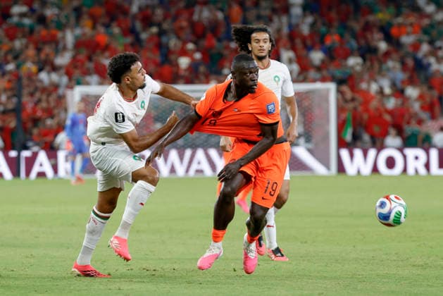 June 29, 2026, Guadalupe, Nuevo Leon, Mexico: D. Malen (R) of Netherlands battles for possession ball with C. Riad (L) of Morocco, during the match between Netherlands and Morocco in the Round of 32 of the FIFA World Cup, WM, Weltmeisterschaft, Fussball 2026, at Monterrey Stadium. FIFA World Cup 2026: Netherlands Vs Morocco  - ZUMAo125 20260629_zip_o125_019 Copyright: xAntonioxOjedax