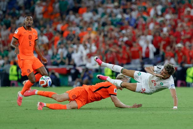June 29, 2026, Guadalupe, Nuevo Leon, Mexico: N. Aynaoui (R) of Morocco battles for possession ball with J. Hecke (L) of Netherlands, during the match between Netherlands and Morocco in the Round of 32 of the FIFA World Cup, WM, Weltmeisterschaft, Fussball 2026, at Monterrey Stadium. Guadalupe Mexico - ZUMAo125 20260629_zip_o125_017 Copyright: xAntonioxOjedax