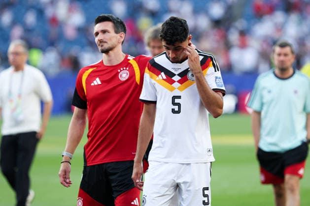 FOXBOROUGH, MASSACHUSETTS - JUNE 29: Aleksandar Pavlovic of Germany walks off the pitch with a dejected look after the FIFA World Cup, WM, Weltmeisterschaft, Fussball 2026 Round of 32 match between Germany and Paraguay at Boston Stadium on June 29, 2026 in Foxborough, Massachusetts.  Copyright: xWuxZhizhaox 111651327707