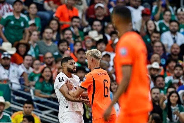 20th June 2026; Monterrey Stadium, Monterrey, Mexico; FIFA World Cup, WM, Weltmeisterschaft, Fussball Football, Netherlands versus Morocco; Jan Paul van Hecke of Netherlands discusses with Ismael Saibari of Morocco HeulerxAndrey