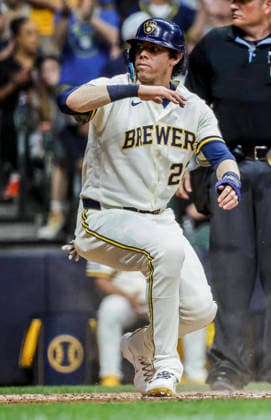 Milwaukee Brewers designated hitter Christian Yelich scores on a wild pitch thrown by Cincinnati Reds relief pitcher Chase Petty in the sixth inning of the MLB, Baseball Herren, USA game between the Cincinnati Reds and the Milwaukee Brewers at American Family Field in Milwaukee, Wisconsin on Monday, June 29, 2026.  MIL20260629835 TANNENxMAURY