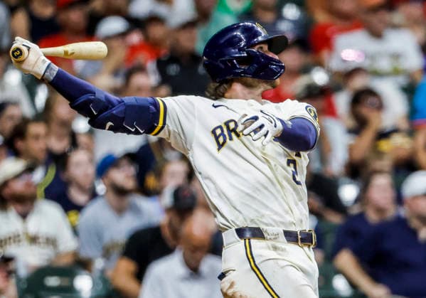 Milwaukee Brewers second baseman Brice Turang hits a home run in the seventh inning of the MLB, Baseball Herren, USA game between the Cincinnati Reds and the Milwaukee Brewers at American Family Field in Milwaukee, Wisconsin on Monday, June 29, 2026.  MIL20260629839 TANNENxMAURY