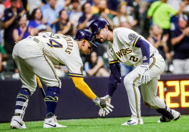 Milwaukee Brewers second baseman Brice Turang (R) celebrates with Milwaukee Brewers catcher William Contreras (L) after hitting a home run in the seventh inning of the MLB, Baseball Herren, USA game between the Cincinnati Reds and the Milwaukee Brewers at American Family Field in Milwaukee, Wisconsin on Monday, June 29, 2026.  MIL20260629841 TANNENxMAURY