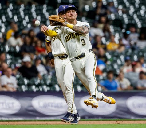 Milwaukee Brewers third baseman Joey Ortiz overthrows the ball to first base on a grounder hit by Cincinnati Reds right fielder Noelvi Marte in the eighth inning of the MLB, Baseball Herren, USA game between the Cincinnati Reds and the Milwaukee Brewers at American Family Field in Milwaukee, Wisconsin on Monday, June 29, 2026.  MIL20260629843 TANNENxMAURY