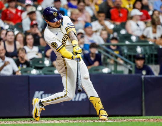 Milwaukee Brewers third baseman Joey Ortiz hits a two RBI home run in the eighth inning of the MLB, Baseball Herren, USA game between the Cincinnati Reds and the Milwaukee Brewers at American Family Field in Milwaukee, Wisconsin on Monday, June 29, 2026.  MIL20260629845 TANNENxMAURY