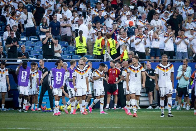 FOOTBALL : Allemagne vs Paraguay - Coupe du Monde de la FIFA 2026. Boston Stadium, Boston, Massachusetts, Etats-Unis. 29 06 2026. dÃ ception se lit sur les visages des joueurs de l Allemagne apres leur Ã limination Ã l issue de la sÃ ance de tirs au but lors du match des seiziemes de finale de la Coupe du Monde de la FIFA 2026 entre l Allemagne et le Paraguay, au New York New Jersey Stadium, Ã East Rutherford, New Jersey, Etats-Unis, le 29 juin 2026.  Copyright: xx
