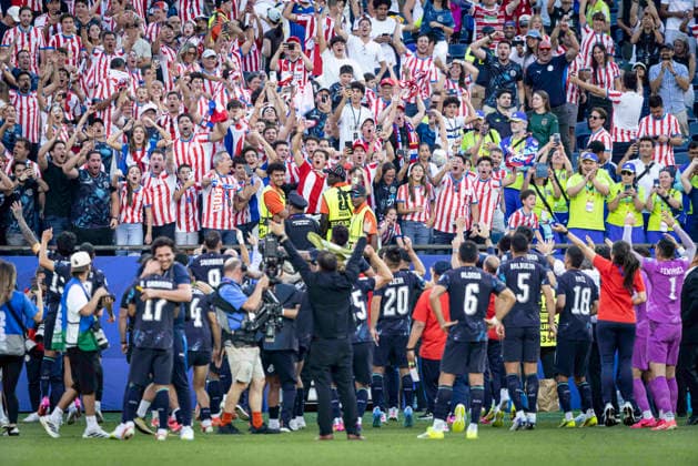 FOOTBALL : Allemagne vs Paraguay - Coupe du Monde de la FIFA 2026. Boston Stadium, Boston, Massachusetts, Etats-Unis. 29 06 2026. Les joueurs du Paraguay cÃ lebrent avec une immense euphorie apres avoir remportÃ la sÃ ance de tirs au but lors du match des seiziemes de finale de la Coupe du Monde de la FIFA 2026 entre l Allemagne et le Paraguay, au Gillette Stadium, Ã Foxborough, Massachusetts, Etats-Unis, le 29 juin 2026.  Copyright: xx