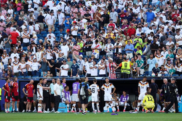 FOXBOROUGH, MASSACHUSETTS - JUNE 29: Joshua Kimmich and Waldemar Anton of Germany walk off the pitch with dejection following the FIFA World Cup, WM, Weltmeisterschaft, Fussball 2026 Round of 32 match between Germany and Paraguay at Boston Stadium on June 29, 2026 in Foxborough, Massachusetts.  Copyright: xWuxZhizhaox 111651327714