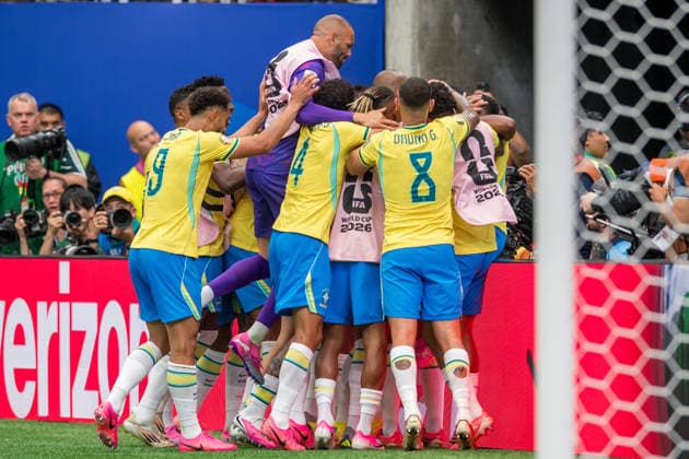 June 29, 2026: Brazil team members celebrate by a goal by Brazil midfielder Casemiro (5) during a FIFA World Cup, WM, Weltmeisterschaft, Fussball Round of 32 match between Brazil and Japan in Houston, TX. .. CSM FIFA World Cup 2026: Brazil Vs Japan JUN 29  - ZUMAc04_ 20260629_zma_c04_115 Copyright: xTraskxSmithx
