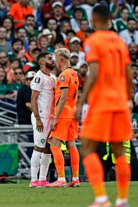 June 29, 2026, Monterrey, Mexico: Monterrey, Mexico, 29th Jun, 2026. Jan Paul van Hecke of Netherlands discuss with Ismael Saibari of Morocco during the match between Netherlands and Morocco for the round 32 of the FIFA World Cup, WM, Weltmeisterschaft, Fussball 2026 at Monterrey Stadium on June 29, 2026 in Monterrey, Mexico. Photo: DiaEsportivo Monterrey Mexico - ZUMAh208 20260629_zsp_h208_008 Copyright: xHeulerxAndreyx