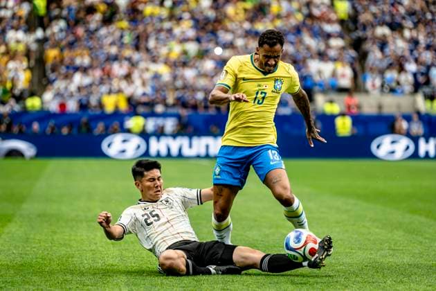 HOUSTON - (lr) Junnouke Suzuki of Japan and Danilo of Brazil during the 2026 World Cup match between Brazil and Japan at Houston Stadium on June 29, 2026, in Houston, United States. (Photo by Stefan Koops EYE4IMAGES DeFodi Images) - *** HOUSTON — Junnouke Suzuki of Japan and Danilo of Brazil during the 2026 World Cup match between Brazil and Japan at Houston Stadium on June 29, 2026, in Houston, United States. Photo by Stefan Koops, EYE4IMAGES, DeFodi Images