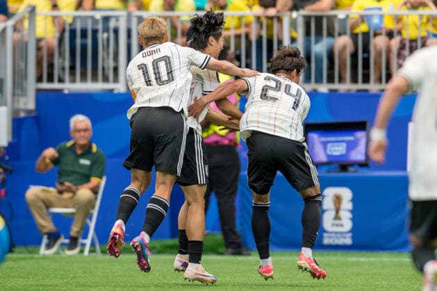 June 29, 2026: Japan midfielder Kaishu Sano (24) celebrates his goal with teammates during a FIFA World Cup, WM, Weltmeisterschaft, Fussball Round of 32 match between Brazil and Japan in Houston, TX. .. CSM - ZUMAc04_ 20260629_zma_c04_099 Copyright: xTraskxSmithx