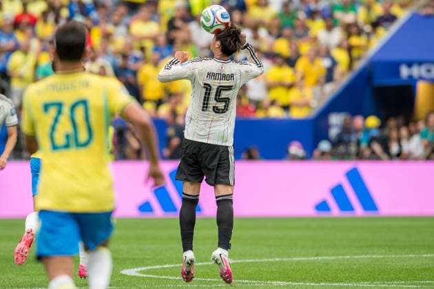 June 29, 2026: Japan midfielder Daichi Kamada (15) heads the ball during a FIFA World Cup, WM, Weltmeisterschaft, Fussball Round of 32 match between Brazil and Japan in Houston, TX. .. CSM - ZUMAc04_ 20260629_zma_c04_100 Copyright: xTraskxSmithx