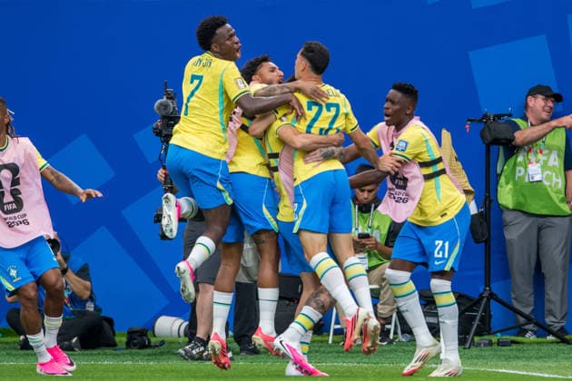June 29, 2026: Brazil forward Gabriel Martinelli (22) celebrates his goal with teammates during a FIFA World Cup, WM, Weltmeisterschaft, Fussball Round of 32 match between Brazil and Japan in Houston, TX. .. CSM - ZUMAc04_ 20260629_zma_c04_102 Copyright: xTraskxSmithx