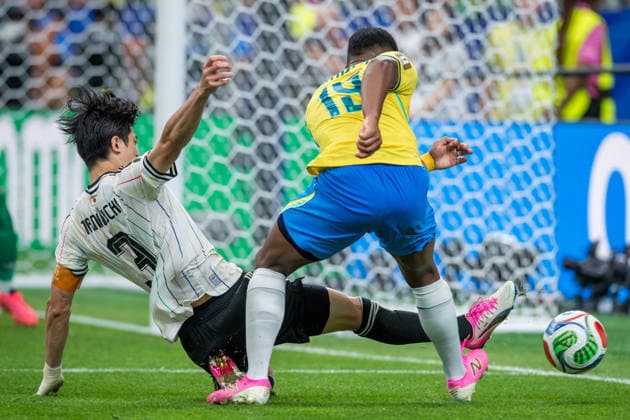 June 29, 2026: Japan defender Shogo Taniguchi (3) blocks a shot attempt by Brazil forward Endrick (19) during a FIFA World Cup, WM, Weltmeisterschaft, Fussball Round of 32 match between Brazil and Japan in Houston, TX. .. CSM - ZUMAc04_ 20260629_zma_c04_130 Copyright: xTraskxSmithx