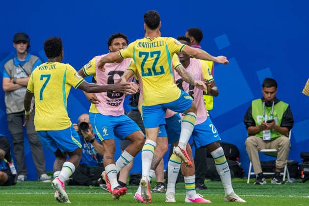 June 29, 2026: Brazil forward Gabriel Martinelli (22) celebrates his goal with teammates during a FIFA World Cup, WM, Weltmeisterschaft, Fussball Round of 32 match between Brazil and Japan in Houston, TX. .. CSM - ZUMAc04_ 20260629_zma_c04_133 Copyright: xTraskxSmithx
