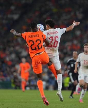 Netherlands v Morocco - FIFA World Cup, WM, Weltmeisterschaft, Fussball 2026 - Round of 32 MONTERREY, MEXICO - JUNE 29: Dumfries (22) of Netherlands in action against Anass Salah-Eddine (26) of Morocco in action during the 2026 FIFA World Cup Round of 32 match between Netherlands and Morocco at Estadio BBVA (Monterrey Stadium) in Monterrey, Mexico on June 29, 2026. Juancho Torres Anadolu Nuevo Leon Mexico. Editorial use only. Please get in touch for any other usage.  Copyright: x2026xAnadoluxJuanchoxTorresx