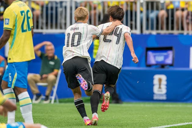 June 29, 2026: Japan midfielder Kaishu Sano (24) celebrates his goal with Japan forward Ritsu Doan (10) during a FIFA World Cup, WM, Weltmeisterschaft, Fussball Round of 32 match between Brazil and Japan in Houston, TX. .. CSM - ZUMAc04_ 20260629_zma_c04_150 Copyright: xTraskxSmithx