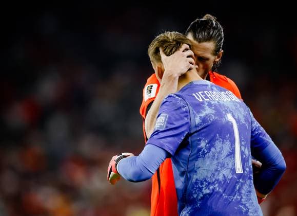MONTERREY - Netherlands goalkeeper Bart Verbruggen and Wout Weghorst of the Netherlands during the 2026 FIFA World Cup, WM, Weltmeisterschaft, Fussball knockout phase match between the Netherlands and Morocco at the Monterrey Stadium on June 29, 2026, in Monterrey, Mexico. KOEN VAN WEEL ANP FIFA World Cup 2026 - round of 32 2026 xVIxANPxSportx xxANPxIVx 562421789 originalFilename: 562421789.jpg