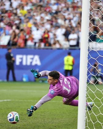 June 29, 2026, Foxborough, Massachusetts, USA: Paraguay goalkeeper ORLANDO GILL (12) makes a save during penalty kicks during the June 29th FIFA World Cup, WM, Weltmeisterschaft, Fussball 2026 matchup between Germany and Paraguay at Gillette Stadium. Foxborough USA - ZUMAs325 20260629_zsp_s325_118 Copyright: xJessxStilesx