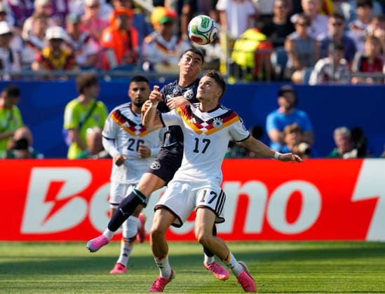 Miguel Almiron (Paraguay, 10) gegen Florian Wirtz (Deutschland, 17) USA, FIFA Weltmeisterschaft, Sechzehntelfinale, Deutschland vs Paraguay, Boston, 29.06.2026 FIFA Weltmeisterschaft, Sechzehntelfinale, Deutschland vs Paraguay, Boston, 29.06.2026 Boston *** Miguel Almiron (Paraguay), 10, vs. Florian Wirtz (Germany), 17, USA, FIFA World Cup, Round of 32, Germany vs. Paraguay, Boston, June 29, 2026 FIFA World Cup, Round of 32, Germany vs. Paraguay, Boston, June 29, 2026 Boston Copyright: xEibner-Pressefoto ScottxColemanx EP_SCN