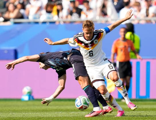 Matias Galarza (Paraguay, 23) im Zweikampf mit Joshua Kimmich (Deutschland, 6) USA, FIFA Weltmeisterschaft, Sechzehntelfinale, Deutschland vs Paraguay, Boston, 29.06.2026 FIFA Weltmeisterschaft, Sechzehntelfinale, Deutschland vs Paraguay, Boston, 29.06.2026 Boston *** Matias Galarza (Paraguay), 23, in a tackle with Joshua Kimmich (Germany), 6, USA, FIFA World Cup, Round of 32, Germany vs. Paraguay, Boston, June 29, 2026 FIFA World Cup, Round of 32, Germany vs. Paraguay, Boston, June 29, 2026 Boston Copyright: xEibner-Pressefoto ScottxColemanx EP_SCN