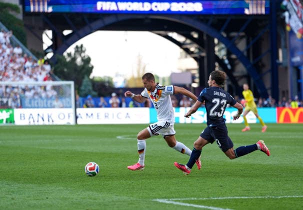 Waldemar Anton (Deutschland, 3) und Matias Galarza (Paraguay, 23) USA, FIFA Weltmeisterschaft, Sechzehntelfinale, Deutschland vs Paraguay, Boston, 29.06.2026 FIFA Weltmeisterschaft, Sechzehntelfinale, Deutschland vs Paraguay, Boston, 29.06.2026 Boston *** Waldemar Anton (Germany), 3, and Matias Galarza (Paraguay), 23, USA, FIFA World Cup, Round of 32, Germany vs. Paraguay, Boston, June 29, 2026 FIFA World Cup, Round of 32, Germany vs. Paraguay, Boston, June 29, 2026 Boston Copyright: xEibner-Pressefoto ScottxColemanx EP_SCN