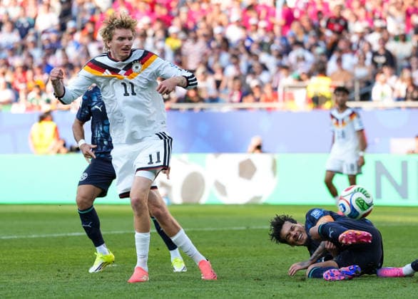 Gustavo Gomez (Paraguay, 15) verteidigt gegen den Schuss von Nick Woltemade (Deutschland, 11). USA, FIFA Weltmeisterschaft, Sechzehntelfinale, Deutschland vs Paraguay, Boston, 29.06.2026 FIFA Weltmeisterschaft, Sechzehntelfinale, Deutschland vs Paraguay, Boston, 29.06.2026 Boston *** Gustavo Gomez (Paraguay, 15) makes a save on a shot by Nick Woltemade (Germany, 11) USA, FIFA World Cup, Round of 32, Germany vs. Paraguay, Boston, June 29, 2026 FIFA World Cup, Round of 32, Germany vs. Paraguay, Boston, June 29, 2026 Boston Copyright: xEibner-Pressefoto ScottxColemanx EP_SCN