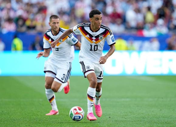 Jamal Musiala (Deutschland, 10) und Waldemar Anton (Deutschland, 3) USA, FIFA Weltmeisterschaft, Sechzehntelfinale, Deutschland vs Paraguay, Boston, 29.06.2026 FIFA Weltmeisterschaft, Sechzehntelfinale, Deutschland vs Paraguay, Boston, 29.06.2026 Boston *** Jamal Musiala (Germany), 10, and Waldemar Anton (Germany), 3, USA, FIFA World Cup, Round of 32, Germany vs. Paraguay, Boston, June 29, 2026 FIFA World Cup, Round of 32, Germany vs. Paraguay, Boston, June 29, 2026 Boston Copyright: xEibner-Pressefoto ScottxColemanx EP_SCN