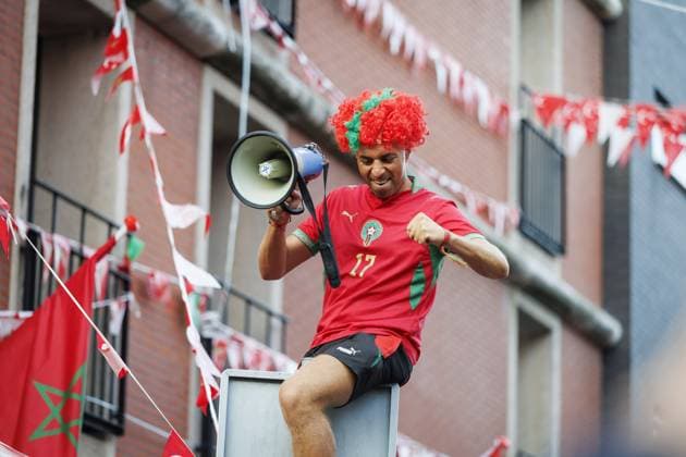 THE HAGUE - Fans of the Moroccan football team are celebrating after the national team, Nationalteam won against the Netherlands at the World Cup. During the celebration, some carried Moroccan flags, honked horns, and fireworks were set off. JOHN VAN DER TOL ANP xVIxANPxSportx xxANPxIVx 562422607 originalFilename: 562422607.jpg