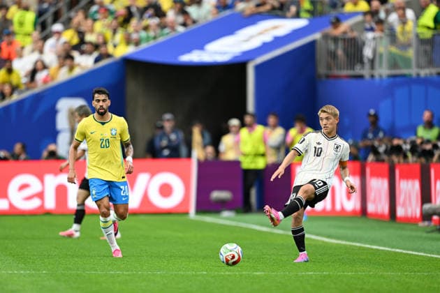 (L-R) Lucas Paqueta (BRA), Ritsu Doan (JPN), JUNE 29, 2026 - Football Soccer : FIFA World Cup, WM, Weltmeisterschaft, Fussball 2026 Round of 32 match between Brazil 2-1 Japan at Houston Stadium in Houston, Texas, USA.  aflo_336335637 KenjiroxMatsuox