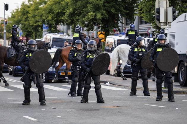 THE HAGUE - Members of the Mobile Unit and a water cannon were deployed in the Schilderswijk district after the national team, Nationalteam won against the Netherlands at the World Cup. Moroccan supporters carried a Moroccan flag, honked horns, and set off fireworks. JOHN VAN DER TOL ANP xVIxANPxSportx xxANPxIVx 562424898 originalFilename: 562424898.jpg