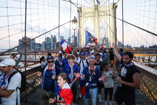 RECORD DATE NOT STATED 2026 World Cup - French Supporters on The Brooklyn Bridge - NYC French supporters is taking over the Brooklyn Bridge ahead of France vs Sweden during the FIFA World Cup, WM, Weltmeisterschaft, Fussball in New York on June 29, 2026. Photo by Charles Guerin ABACAPRESS.COM New York City NY United Arab Emirates  Copyright: xGuerinxCharles ABACAx