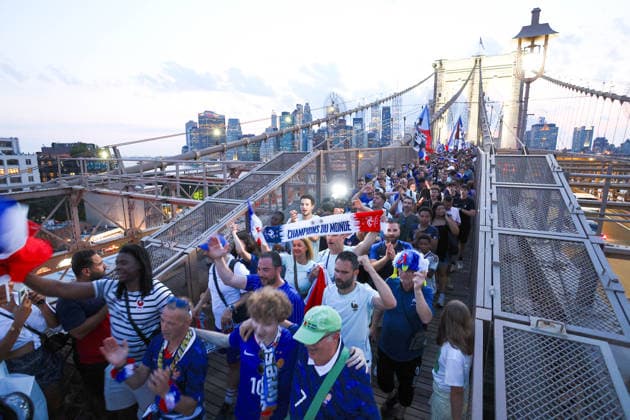 2026 World Cup - French Supporters on The Brooklyn Bridge - NYC French supporters is taking over the Brooklyn Bridge ahead of France vs Sweden during the FIFA World Cup, WM, Weltmeisterschaft, Fussball in New York on June 29, 2026. Photo by Charles Guerin ABACAPRESS.COM New York City NY United Arab Emirates  Copyright: xGuerinxCharles ABACAx