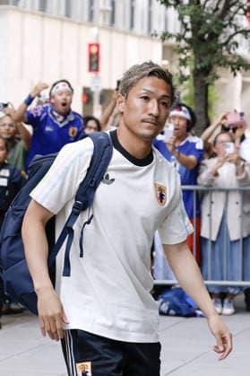 Football: 2026 World Cup Japan s Daizen Maeda arrives at the team s accommodation facility in Houston on June 29, 2026, following a 2-1 loss to Brazil in a World Cup round of 32 football match.  A14AA0005620868P