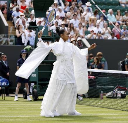 Tennis: Wimbledon championships Naomi Osaka of Japan arrives at the court ahead of her women s singles first-round match against Elsa Jacquemot of France at the Wimbledon tennis tournament in London on June 29, 2026.  A14AA0005620880P
