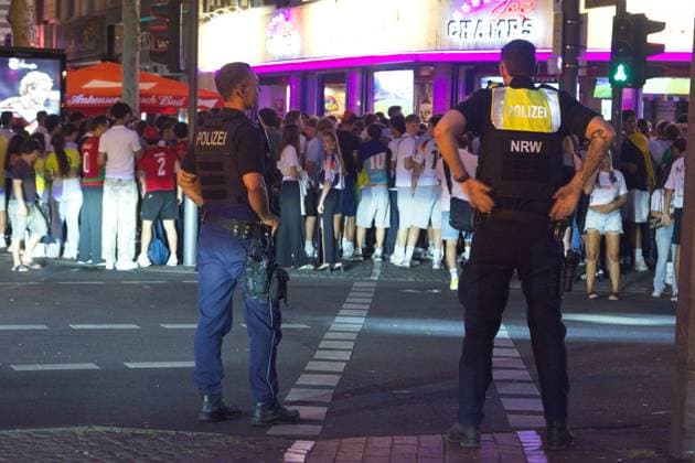 Public View World Cup Of Germany Vs Paraguay In Cologne Hundreds of people watch the World Cup match between Germany and Paraguay in front of a popular sports bar in Cologne, Germany, on June 29, 2026. cologne Germany  Copyright: xYingxTangx originalFilename:tang-publicvi260629_npcMK.jpg