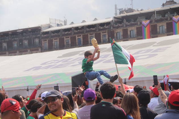 Paraguay v Germany: FIFA Fan Festival FIFA World Cup, WM, Weltmeisterschaft, Fussball 2026 Crowds are tossing a Mexico football fan in the air while watching the FIFA World Cup round of 32 match between Paraguay and Germany on the giant screen at the FIFA World Cup Fan Fest. on June 29, 2026, in Mexico City, Mexico. Mexico City CDMX Mexico Copyright: xCarlosxSantiagox