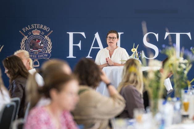 260630 Josefin Wahlberg under en pressträff med ridsportstävlingen Falsterbo Horse Show den 30 juni 2026 i Falsterbo. *** June 30, 2026: Josefin Wahlberg during a press conference at the Falsterbo Horse Show on June 30, 2026, in Falsterbo  Copyright: CHRISTOFFERxBORGxMATTISSON BB260630CB002