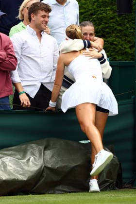 Katie Swan celebrates victory with her family Wimbledon Tennis Championships, Day 2, The All England Lawn Tennis and Croquet Club, London, UK - 30 Jun 2026London The All England Lawn Tennis and United Kingdom  Copyright: xJamesxMarsh Shutterstockx 16964208bs
