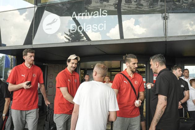 Arrival of Turkiye basketball team at Sarajevo Airport SARAJEVO, BOSNIA AND HERZEGOVINA - JUNE 30: Turkish national basketball team arrives at Sarajevo Airport, Bosnia and Herzegovina on June 30, 2026, ahead of the upcoming FIBA Basketball World Cup 2027 European Qualifiers between Bosnia and Herzegovina and Turkiye. Samir Jordamovic Anadolu Sarajevo Bosnia and Herzegovina. Editorial use only. Please get in touch for any other usage.  Copyright: x2026xAnadoluxSamirxJordamovicx