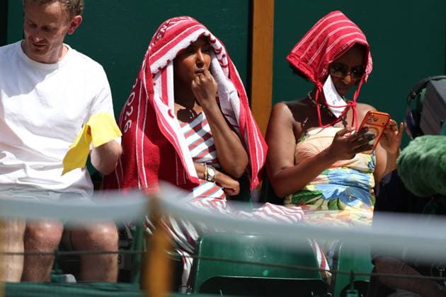 Spectators sit in the sunshine Wimbledon Tennis Championships, Day 2, The All England Lawn Tennis and Croquet Club, London, UK - 30 Jun 2026London The All England Lawn Tennis and United Kingdom  Copyright: xKieranxMcManus Shutterstockx 16964203ci