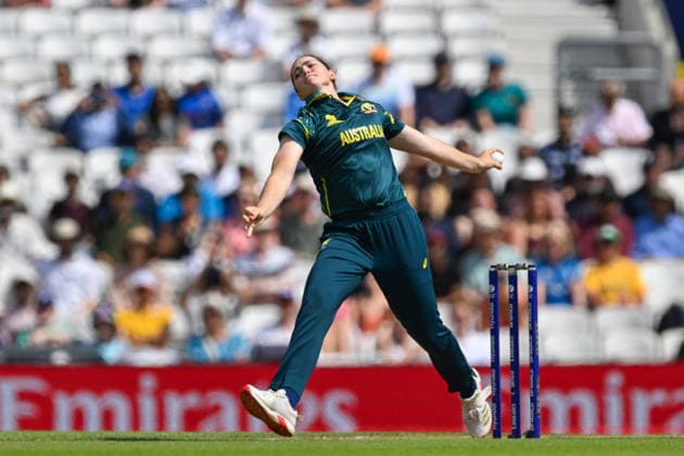 Australia Women v West Indies Women, ICC Women s T20 World Cup, Semi-Final Lucy Hamilton of Australia opens the bowling during the ICC Women s T20 World Cup semi final match between Australia Women and West Indies Women at the Oval, London, UK on 30 June 2026. London Oval London UK Editorial use only , Copyright: xGrahamxHuntx PSI-24453-0007
