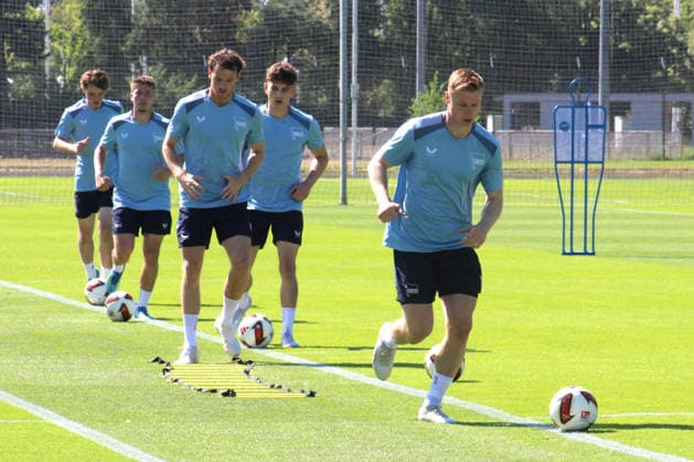 DEU, DFL, 2. FBL Hertha BSC, Training, 30.06.2026, Sportforum, Berlin, DEU, DFL, 2. FBL Hertha BSC, Training, im Bild Hertha-Spielerkreis, Julian Eitschberger (Hertha BSC Berlin 2) DFL - regulations prohibit any use of Photographs as image sequences and or quasi-video *** GER, DFL, 2nd Bundesliga Hertha BSC, Training, June 30, 2026, Sportforum, Berlin, GER, DFL, 2nd Bundesliga Hertha BSC, Training, Pictured: Hertha players circle, Julian Eitschberger, Hertha BSC Berlin. DFL regulations prohibit any use of photographs as image sequences and or quasi-video. nordphotoxGmbHx xEngler nph00076