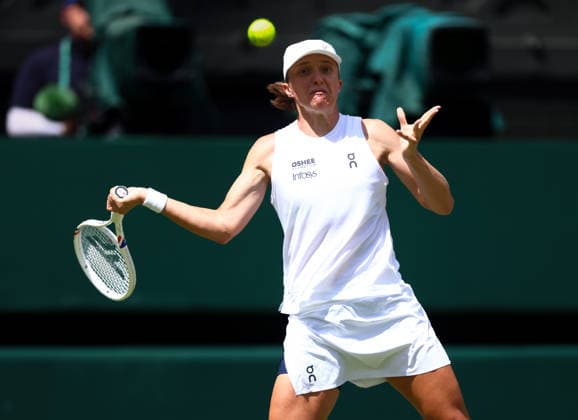 Wimbledon Championships 2026, Day One, AELTC Wimbledon, London, UK - 30 06 2026 Iga Swiatek (POL) in action during her first round match against Taylor Townsend (USA) in the 2026 Wimbledon Championships at the AELTC London London AELTC Wimbledon London GBR, UK NEWSPAPERS OUT Copyright: xMarkxGreenwoodx