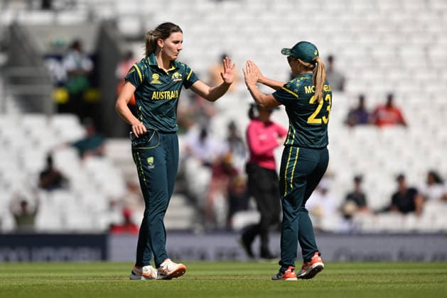 Australia Women v West Indies Women, ICC Women s T20 World Cup, Semi-Final Wicket - Annabel Sutherland of Australia celebrates taking the wicket of Jannillea Glasgow of West Indies with Sophie Molineux of Australia off the last ball of the innings during the ICC Women s T20 World Cup semi final match between Australia Women and West Indies Women at the Oval, London, UK on 30 June 2026. London Oval London UK Editorial use only , Copyright: xGrahamxHuntx PSI-24453-0070