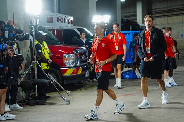 World Cup 2026: Ivory Coast - Norway Arlington, Texas , USA 20260630. Norway s Erling Braut Haaland arrives at Dallas Stadium ahead of the round of 16 match between Ivory Coast and Norway during the 2026 FIFA World Cup, WM, Weltmeisterschaft, Fussball Photo: Terje Pedersen NTB Arlington, Texas United States EDITORIAL USE ONLY. RESTRICTED USE FOR BETTING COMPANIES Ref:_SPOf2n2IFteVpk.jpg *** 2026 World Cup: Ivory Coast vs. Norway, Arlington, Texas, USA, June 30, 2026. Norway’s Erling Braut Haaland arrives at Dallas Stadium ahead of the Round of 16 match between Ivory Coast and Norway during the 2026 FIFA World Cup. Photo: Terje Pedersen, NTB, Arlington, Texas, United States. EDITORIAL USE ONLY. RESTRICTED USE FOR BETTING COMPANIES.  Copyright: xTerjexPedersenx xNTBx