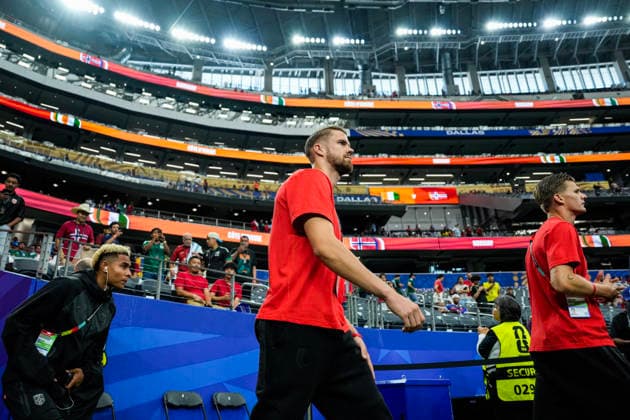 Fotball-VM 2026: Elfenbenskysten - Norge Arlington, Texas , USA 20260630. Norges Antonio Nusa, David Moller Wolfe og Kristoffer Ajer i forkant av 16-delsfinalen mellom Elfenbenskysten og Norge under fotball-VM 2026 pa Dallas stadion. Foto: Fredrik Varfjell NTB Arlington, Texas USA EDITORIAL USE ONLY. RESTRICTED USE FOR BETTING COMPANIES Ref:_SPOOb3kTvQbZqc.jpg *** 2026 FIFA World Cup: Ivory Coast vs. Norway, Arlington, Texas, USA, June 30, 2026. Norway’s Antonio Nusa, David Moller Wolfe, and Kristoffer Ajer ahead of the Round of 16 match between Ivory Coast and Norway during the 2026 FIFA World Cup at Dallas Stadium. Photo: Fredrik Varfjell, NTB. Arlington, Texas, USA. EDITORIAL USE ONLY. RESTRICTED USE FOR BETTING COMPANIES.  Copyright: xFredrikxVarfjellx xNTBx