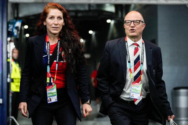 Fotball-VM 2026: Elfenbenskysten - Norge Arlington, Texas , USA 20260630. President i Norges Fotballforbund Lise Klaveness og Karl-Petter Loken i forkant av 16-delsfinalen mellom Elfenbenskysten og Norge under fotball-VM 2026 pa Dallas stadion. Foto: Fredrik Varfjell NTB Arlington, Texas USA EDITORIAL USE ONLY. RESTRICTED USE FOR BETTING COMPANIES Ref:_SPOn_EEBWPd7J4.jpg *** 2026 FIFA World Cup: Ivory Coast vs. Norway, Arlington, Texas, USA 20260630 Lise Klaveness, President of the Norwegian Football Federation, and Karl Petter Loken ahead of the Round of 16 match between Ivory Coast and Norway during the 2026 FIFA World Cup at Dallas Stadium. Photo: Fredrik Varfjell, NTB, Arlington, Texas, USA EDITORIAL USE ONLY RESTRICTED USE FOR BETTING COMPANIES  Copyright: xFredrikxVarfjellx xNTBx